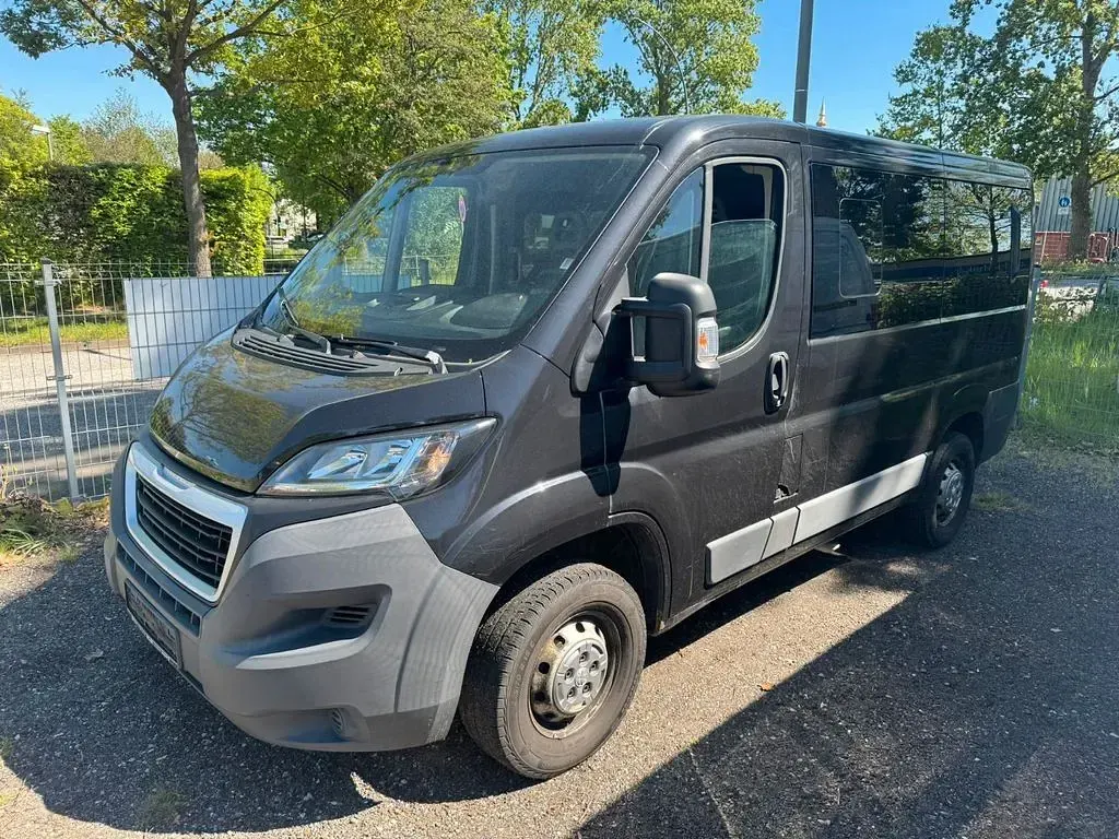Używany Peugeot Boxer 131 KM (96 kW) 2015 Czarny Van