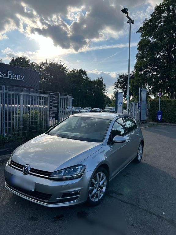 Grau Gebraucht 2014 VW Golf VII Highline Limousine | 16.400 € (Etwas zu teuer) - Bild 1/4
