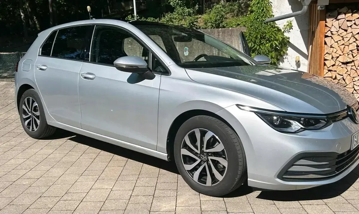 Gebraucht VW Golf VIII 150 PS (110 kW) 2021 Silber Limousine
