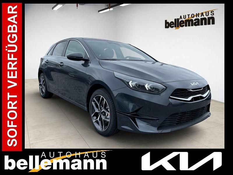 Neu Kia Ceed Style 140 PS (102 kW) 2026 Grau Kleinwagen