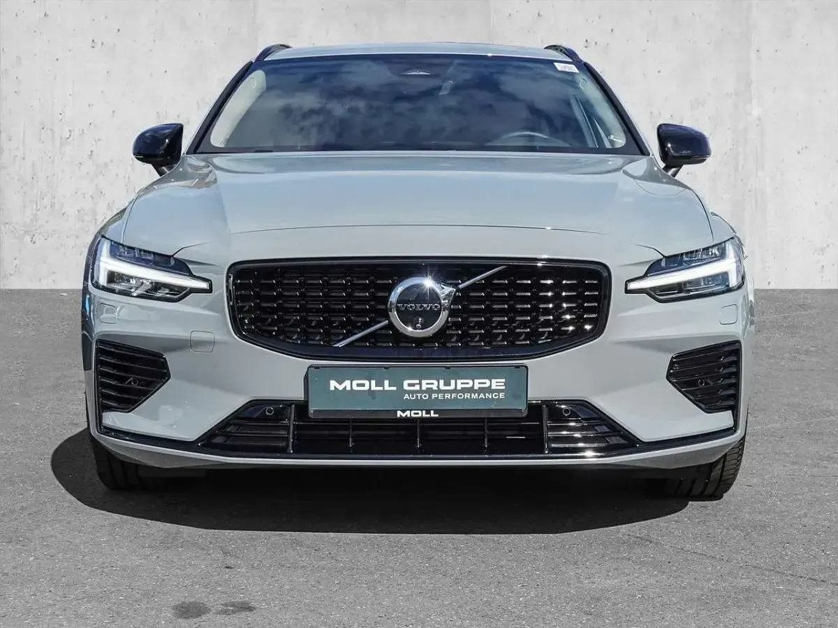 Gebraucht Volvo V60 Plus 310 PS (228 kW) 2024 Grau Kombi