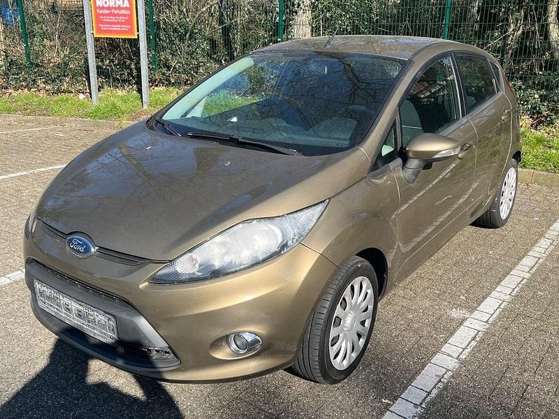 Gebraucht Ford Fiesta Trend 82 PS (60 kW) 2011 Braun Kleinwagen