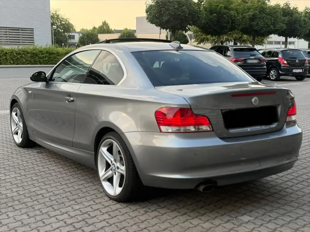 Gebraucht BMW 123 Coupé 204 PS (150 kW) 2009 Grau Coupé