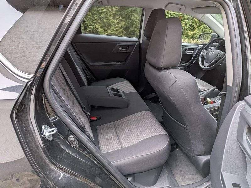 Gebraucht Toyota Auris Hybrid Comfort 99 PS (72 kW) 2018 Schwarz Limousine