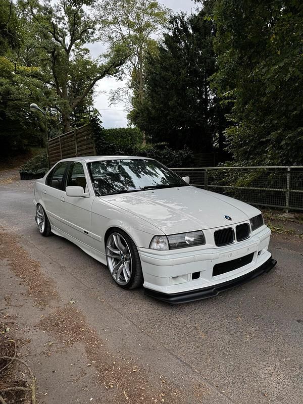 Gebraucht 1993 BMW 330 Limousine | 15.000 € - Bild 1/4