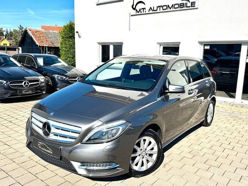 Grau Gebraucht 2013 Mercedes B180 Van / Kleinbus | 7.990 € (Fairer Preis) - Bild 1/4