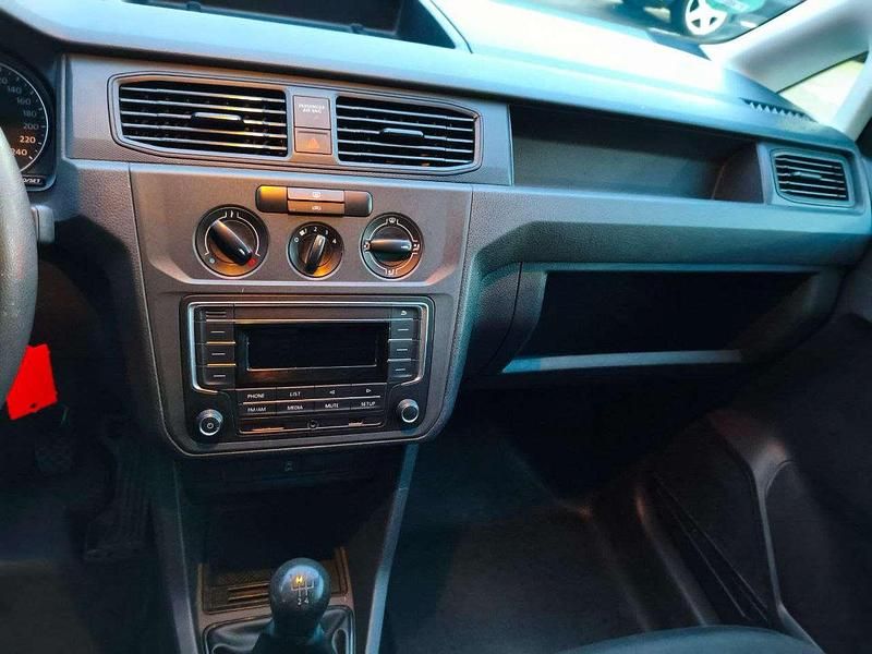 Usata VW Caddy 102 CV (75 kW) 2016 Verde Monovolume