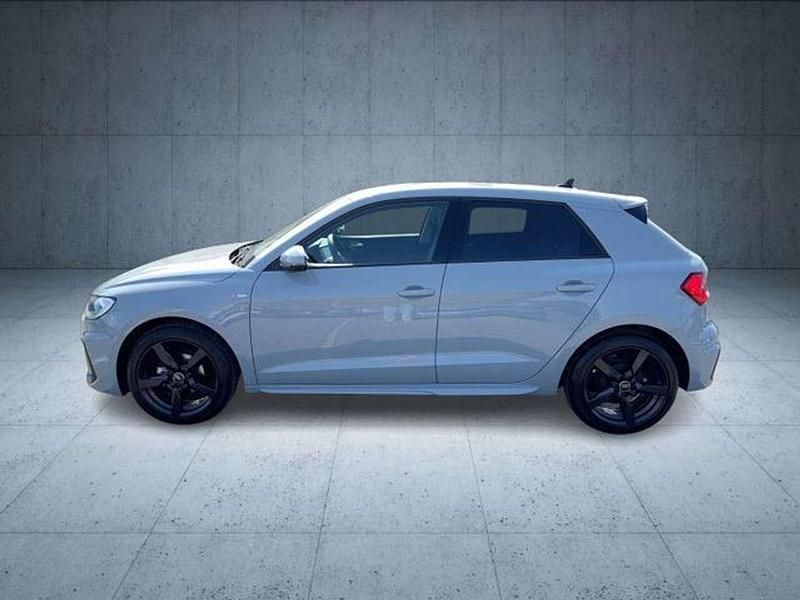 Gebraucht Audi A1 S-Line 95 PS (69 kW) 2024 1x pfeilgrau perleffekt Kleinwagen