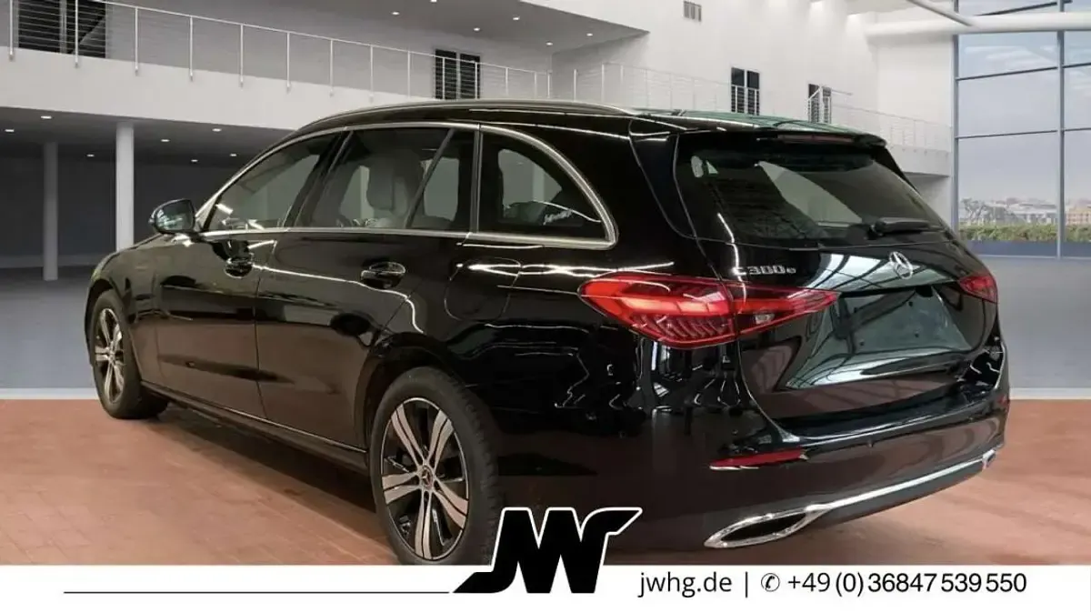 Gebraucht Mercedes C300e 313 PS (230 kW) 2023 Schwarz  unilack Kombi