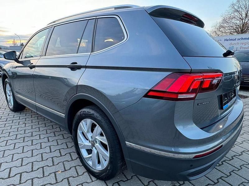 Gebraucht VW Tiguan Allspace Life 150 PS (110 kW) 2023 Grau SUV