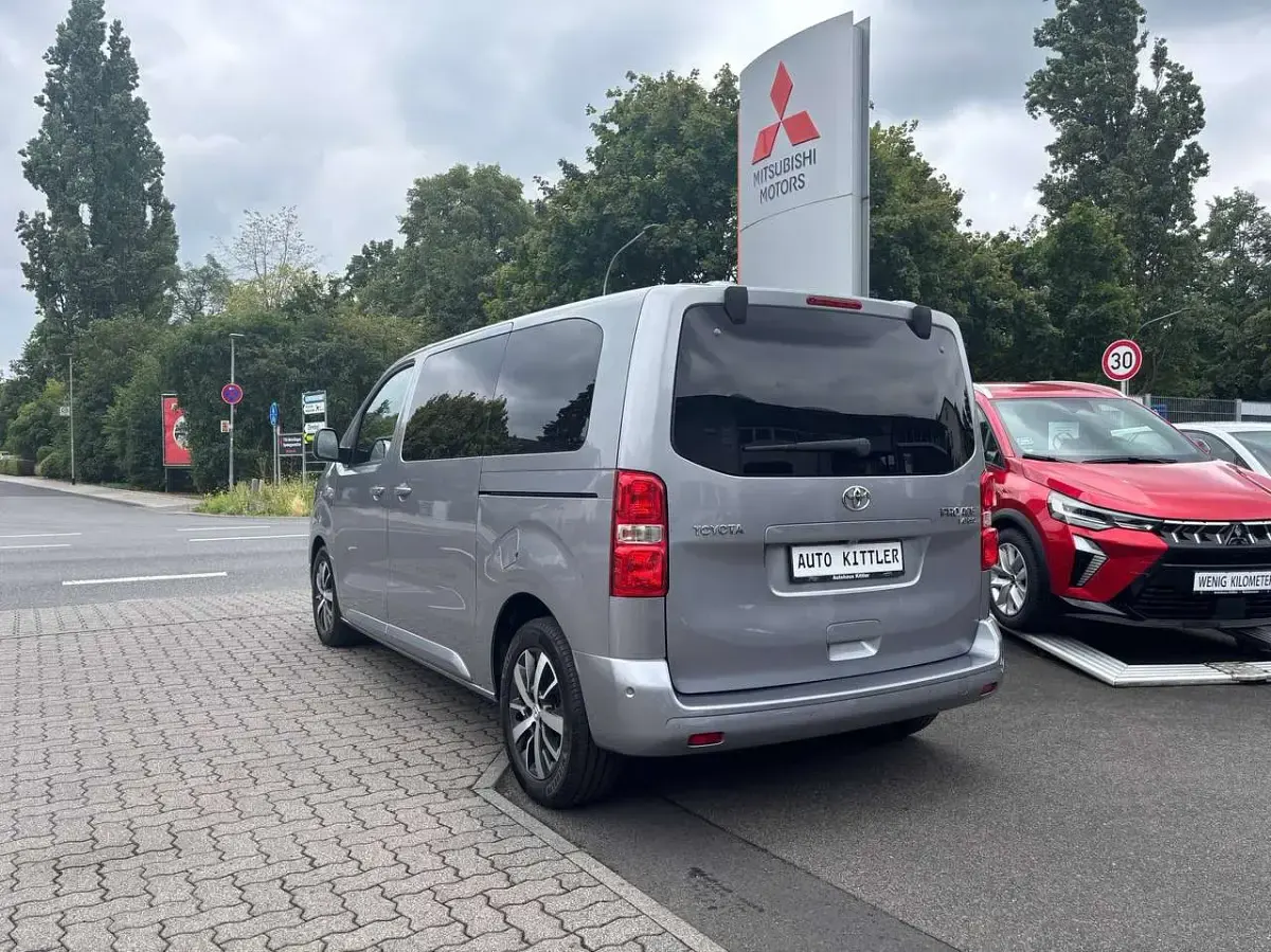Gebraucht Toyota Proace Team 177 PS (130 kW) 2022 Silber Van / Kleinbus