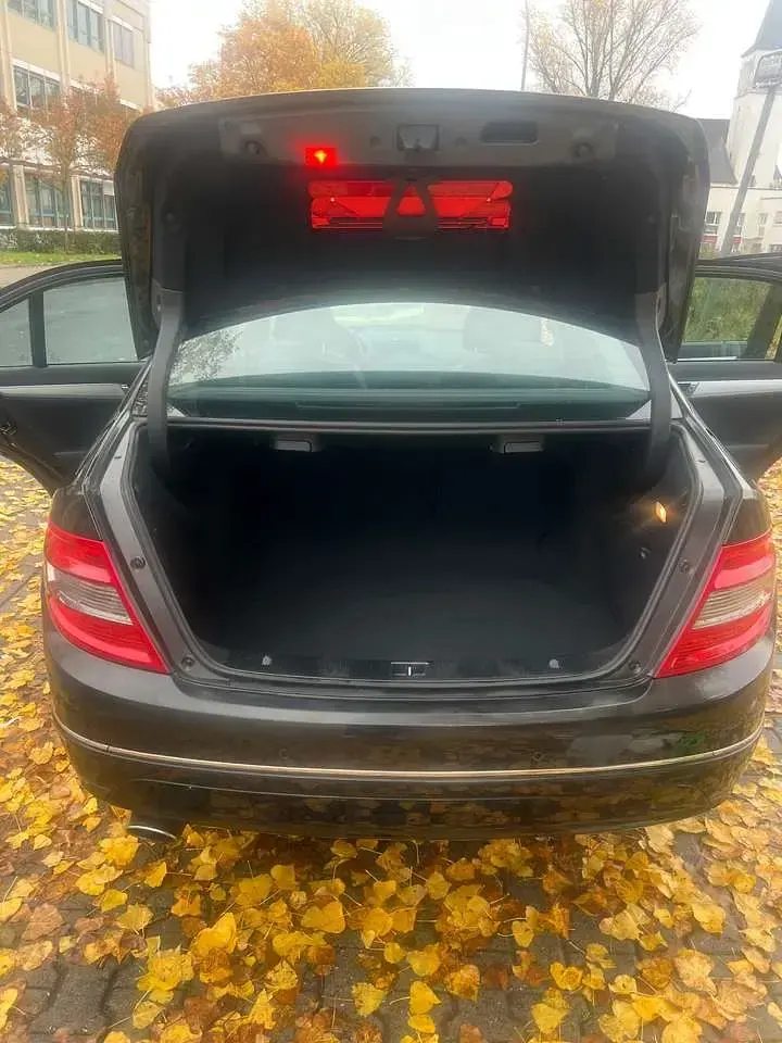 Gebraucht Mercedes 200 184 PS (135 kW) 2010 Schwarz Limousine