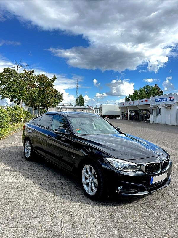 Schwarz Gebraucht 2015 BMW 320 Gran Turismo Sport Line Limousine | 9.750 € (Fairer Preis) - Bild 1/4
