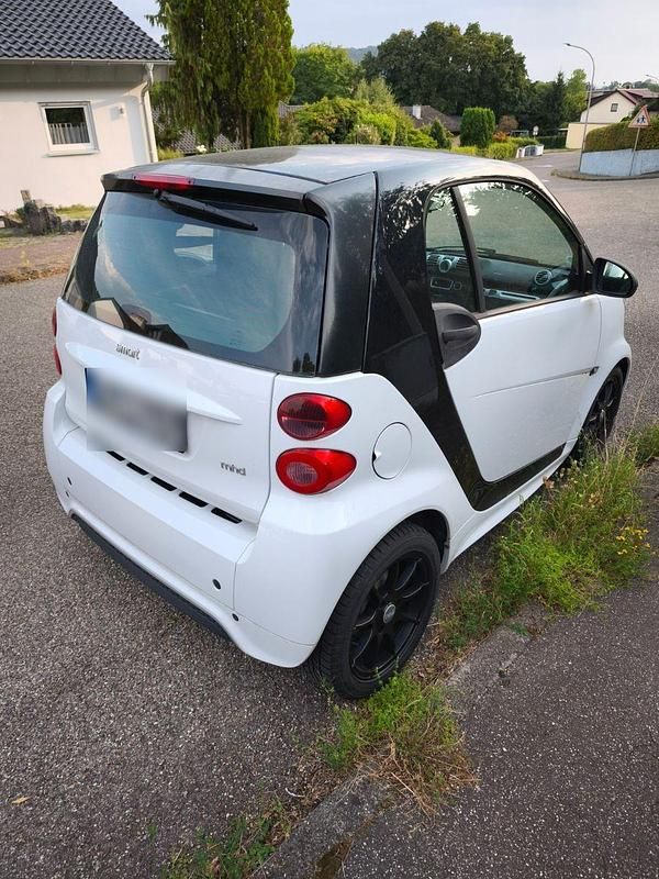 Weiß Gebraucht 2013 Smart ForTwo Coupé Passion Kleinwagen | 5.800 € (Fairer Preis) - Bild 1/4