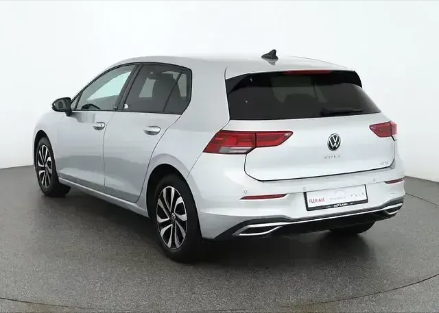 Gebraucht VW Golf VIII Life 150 PS (110 kW) 2023 Silber Limousine