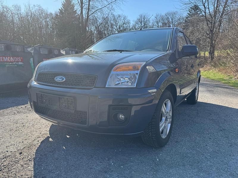 Gebraucht Ford Fusion 80 PS (58 kW) 2012 Grau Kleinwagen