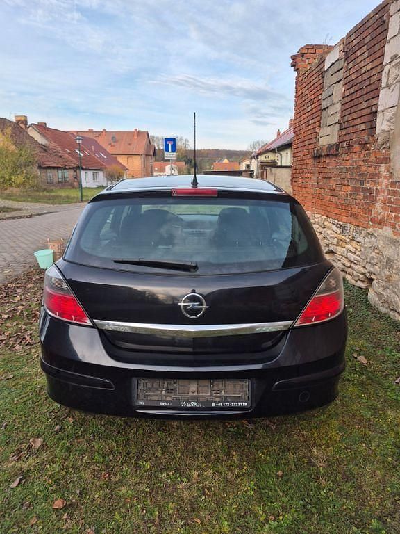 Gebraucht Opel Astra Selection 90 PS (66 kW) 2009 Schwarz Limousine