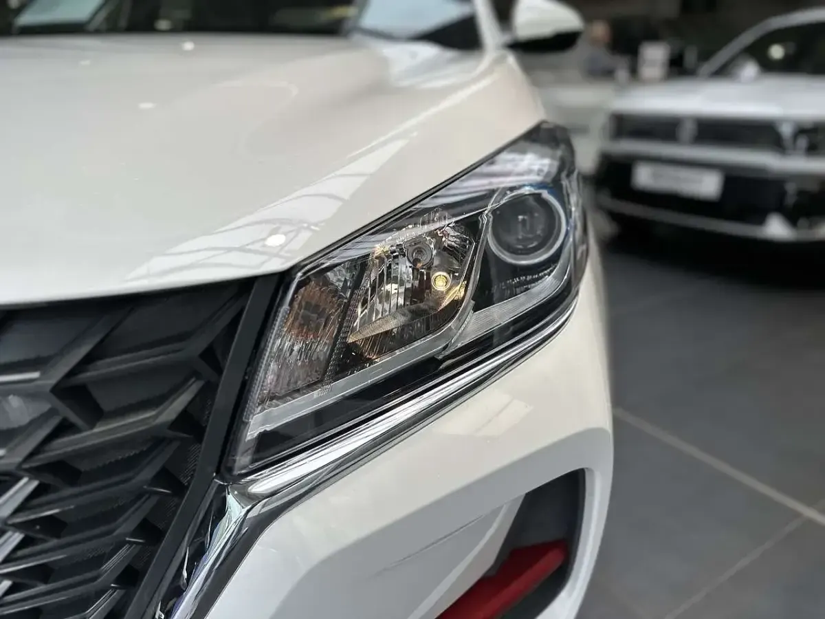 Gebraucht DFSK Fengon 106 PS (77 kW) 2022 Weiß SUV