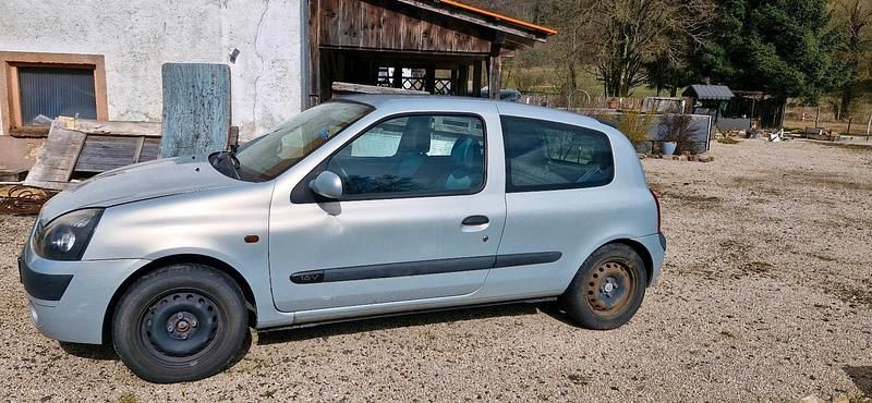 Gebraucht Renault Clio II 75 PS (55 kW) 2002 Kleinwagen