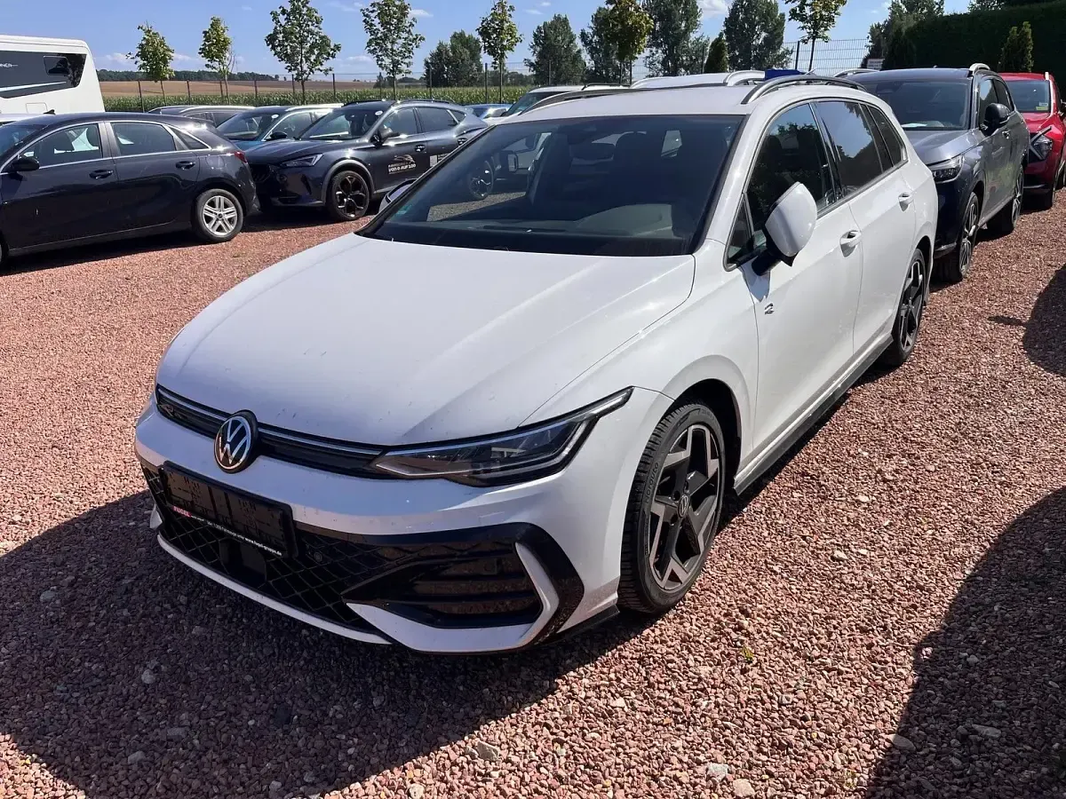 Gebraucht VW Golf VIII R-line 150 PS (110 kW) 2025 Pure white Kombi