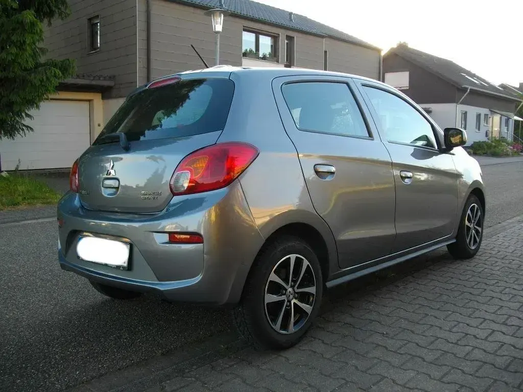 Gebraucht Mitsubishi Space Star Diamant Edition 71 PS (52 kW) 2017 Grau Kleinwagen