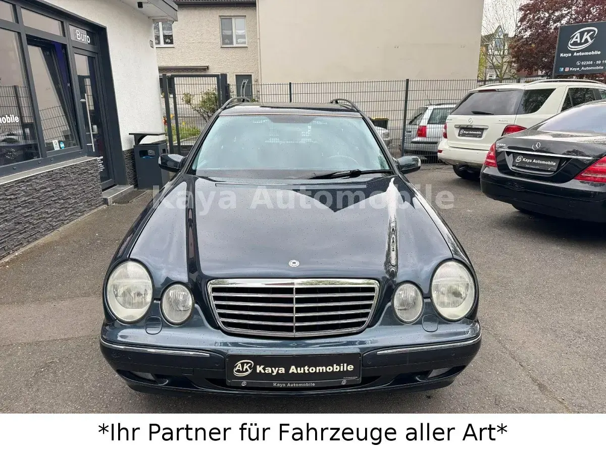 Używany Mercedes E220 Avantgarde 143 KM (105 kW) 2002 Niebieski Kombi