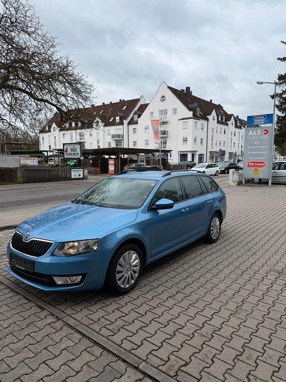 Gebraucht Skoda Octavia Ambition 150 PS (110 kW) 2016 Blau Kleinwagen
