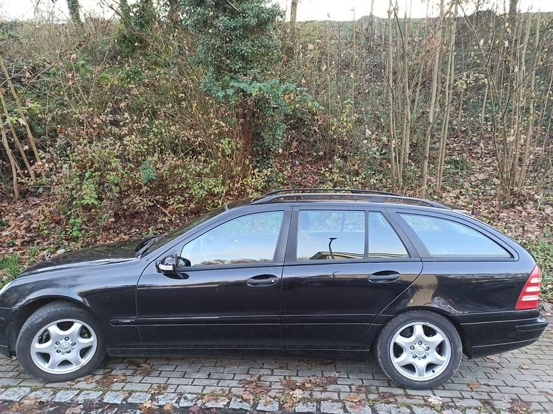 Gebraucht Mercedes C180 Classic 143 PS (105 kW) 2004 Schwarz Kombi