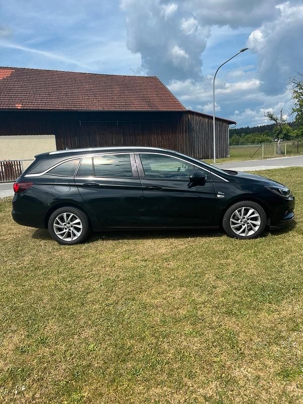 Gebraucht Opel Astra 102 PS (75 kW) 2019 Schwarz Kombi