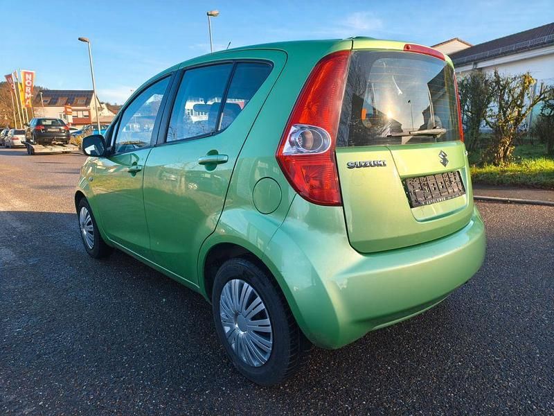 Gebraucht Suzuki Splash Club 65 PS (47 kW) 2011 Grün Kleinwagen