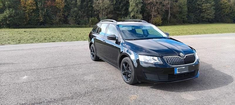 Schwarz Gebraucht 2016 Skoda Octavia Active Kombi | 9.900 € (Fairer Preis) - Bild 1/4