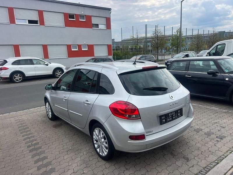 Gebraucht Renault Clio II Dynamique 101 PS (74 kW) 2010 Silber Limousine