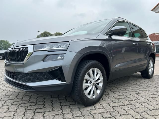 Graphite grau (metallic) Gebraucht 2023 Skoda Karoq Ambition SUV | 27.625 € (Fairer Preis) - Bild 1/1
