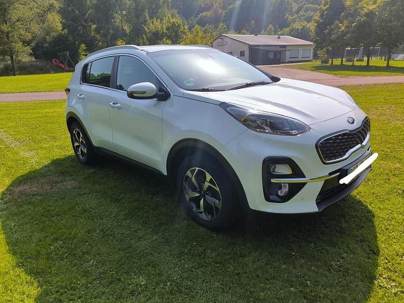Weiß Gebraucht 2020 Kia Sportage DREAM-TEAM Edition SUV | 18.500 € (Fairer Preis) - Bild 1/4