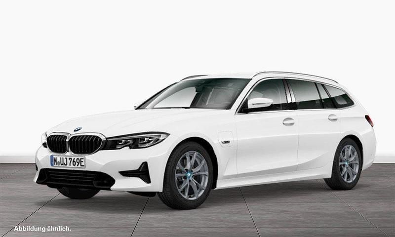 Weiß Gebraucht 2022 BMW 320e Sport Line Limousine | 23.490 € (Guter Preis) - Bild 1/3