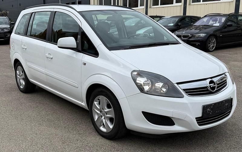 Weiß Gebraucht 2012 Opel Zafira Van / Kleinbus | 3.990 € (Fairer Preis) - Bild 1/4