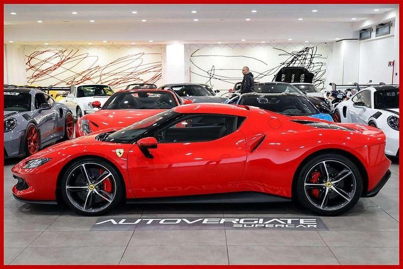 Second-hand Ferrari 296 880 CP (647 kW) 2024 Roșu