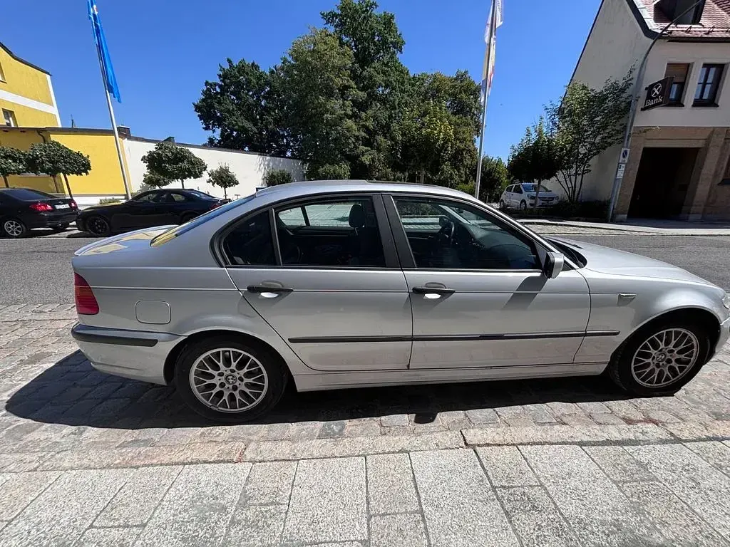 Gebraucht BMW 318 143 PS (105 kW) 2002 Silber Limousine