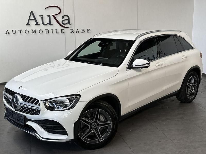 Polarweiß Gebraucht 2020 Mercedes GLC300 AMG line SUV | 37.449 € (Fairer Preis) - Bild 1/4