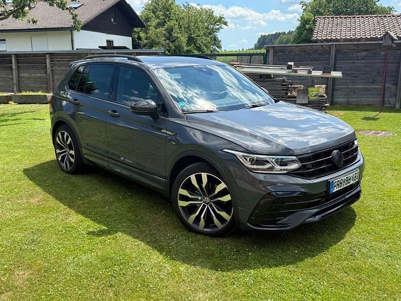 Grau Gebraucht 2020 VW Tiguan R-line SUV | 29.900 € (Fairer Preis) - Bild 1/4