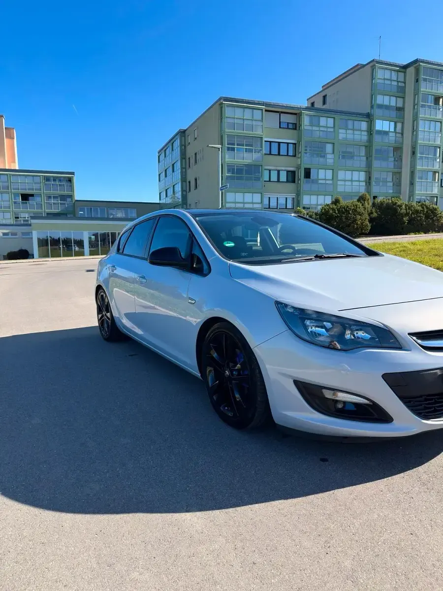 Gebraucht Opel Astra 140 PS (102 kW) 2015 Grau Limousine