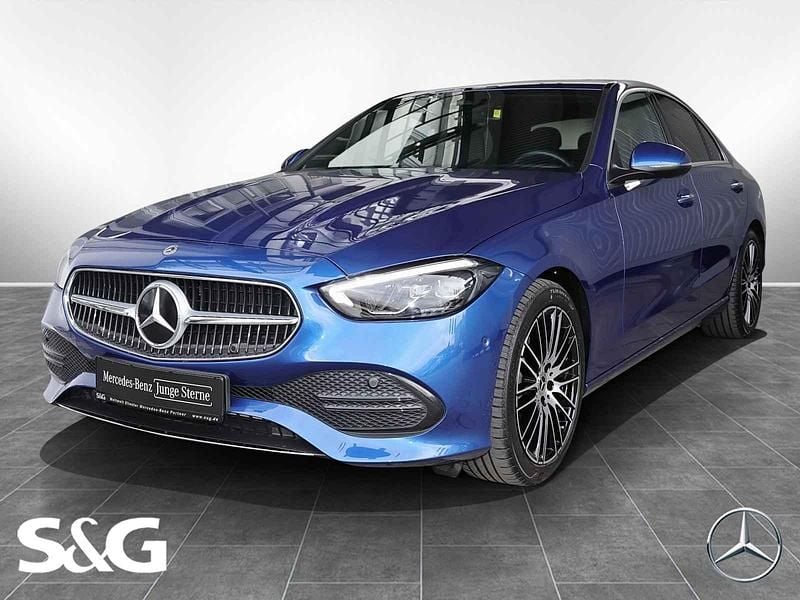 Metalliclack spektralblau Gebraucht 2024 Mercedes C200 Avantgarde Limousine | 38.460 € (Fairer Preis) - Bild 1/4