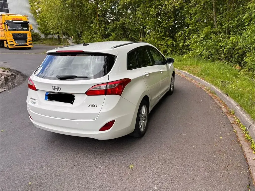 Gebraucht Hyundai i30 Edition 99 PS (72 kW) 2014 Weiß Kombi