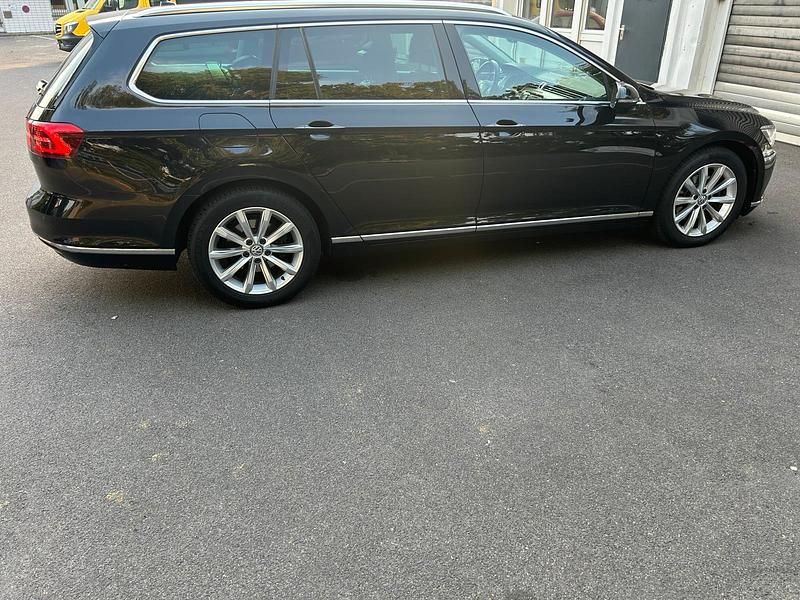 Gebraucht VW Passat Highline 150 PS (110 kW) 2015 Schwarz Kombi