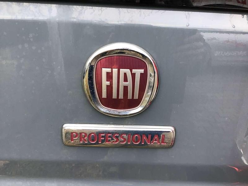 Gebraucht Fiat Ducato 140 PS (102 kW) 2022 Grau Van