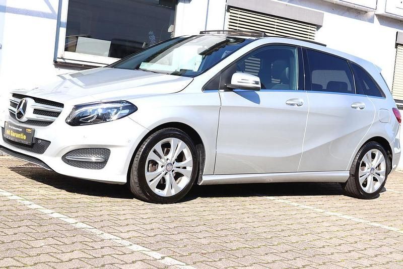 Silber Gebraucht 2017 Mercedes B220 Sport Van / Kleinbus | 16.890 € (Fairer Preis) - Bild 1/4