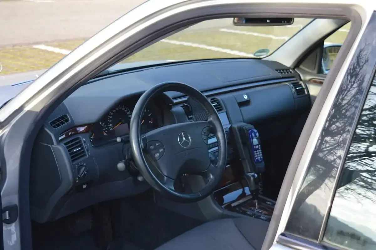 Gebraucht Mercedes E270 177 PS (130 kW) 2001 Kombi