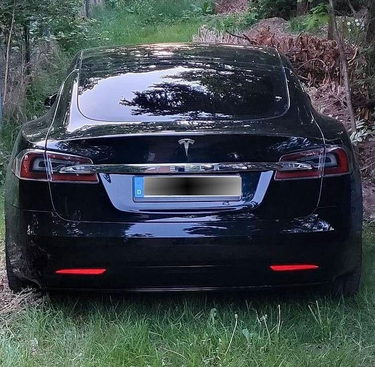 Second-hand Tesla Model S 235 kW (320 CP) 2017 Negru Hatchback