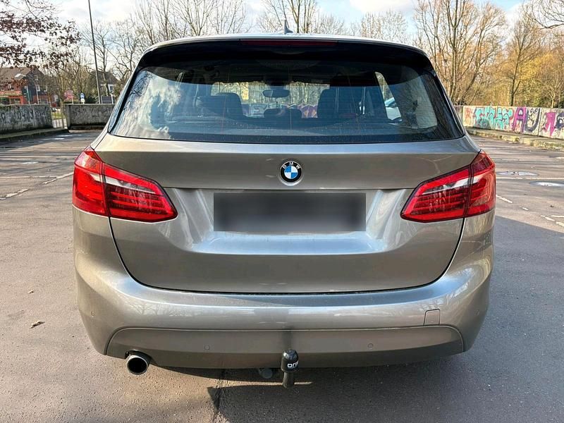 Gebraucht BMW 214 Active Tourer 95 PS (69 kW) 2015 Grau Van / Kleinbus