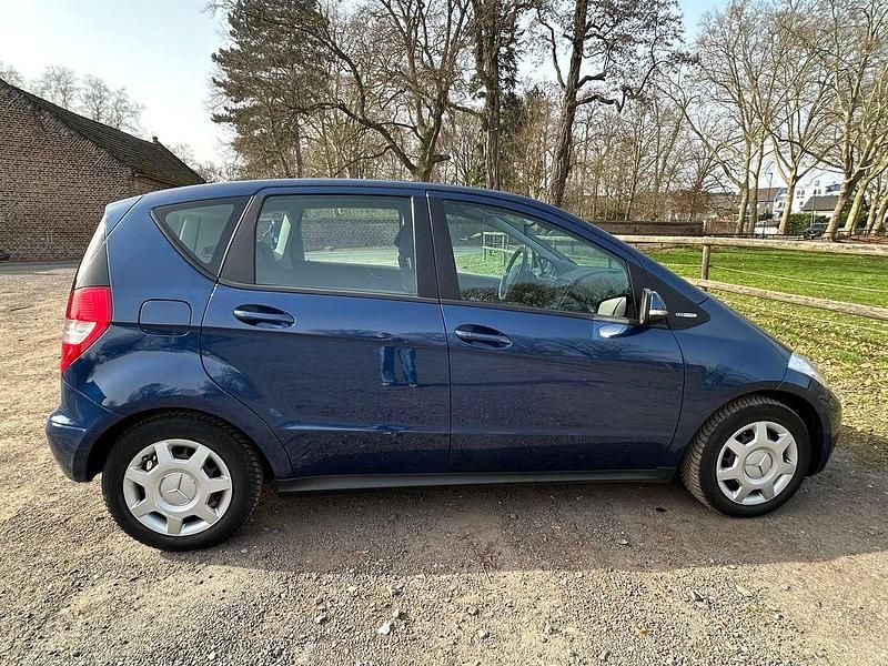 Gebraucht Mercedes A160 Elegance 102 PS (75 kW) 2010 Blau Limousine